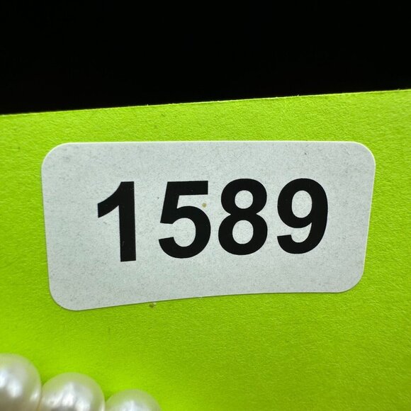 3/$30 Vintage Joans Collectibles Necklace Faux Pearl Frosted Leaf Pendants - Picture 11 of 12